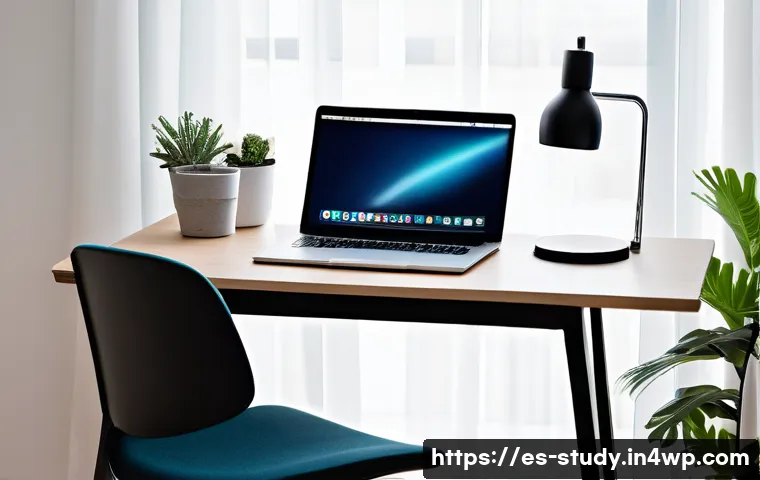 효율적인 온라인 학습을 위한 일일 계획 세우기 - A modern, minimalist home study setup designed for online learning, featuring a tidy desk with a sle...